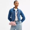 Faye-Schultertasche aus charakteristischem Denim