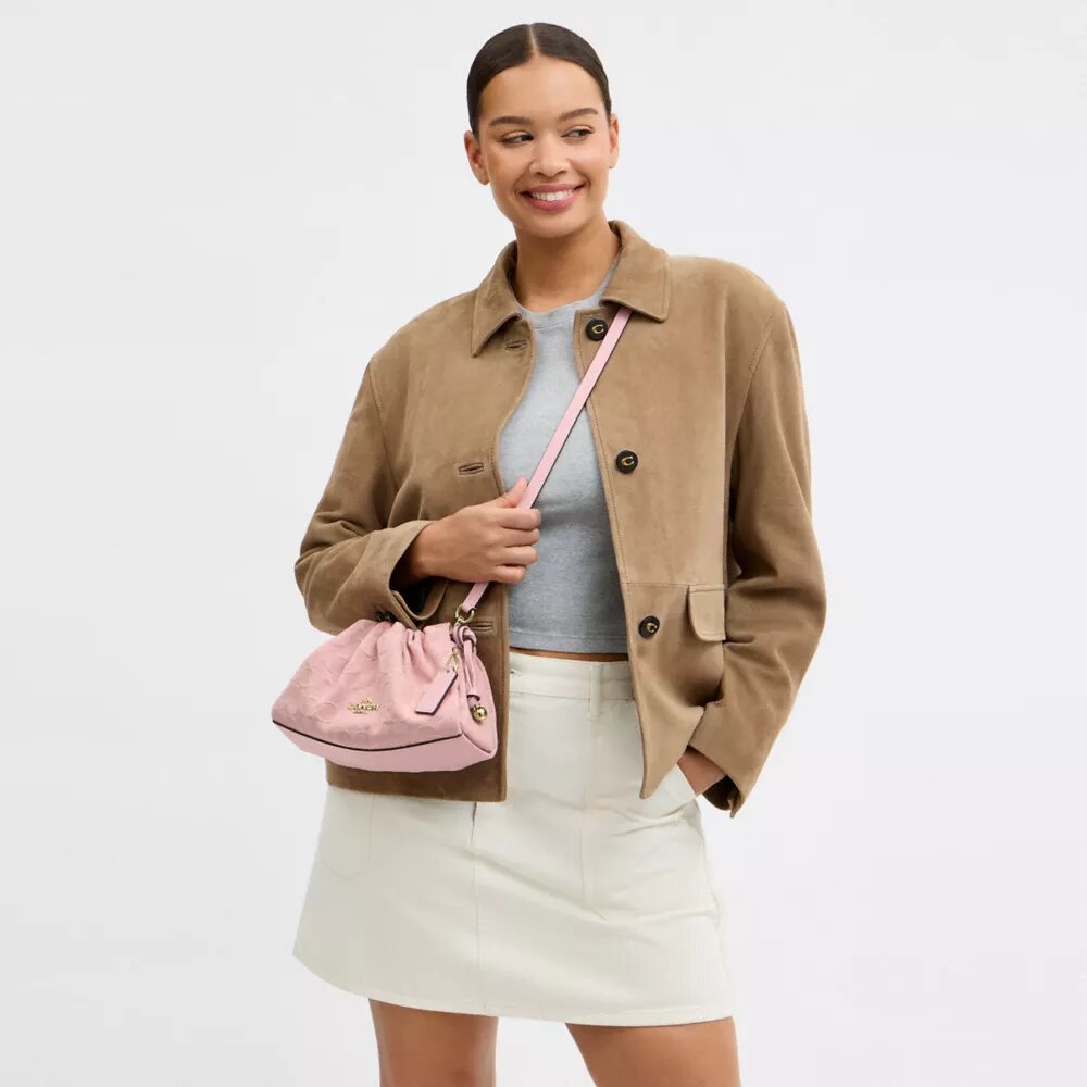Faye-Schultertasche aus charakteristischem Denim