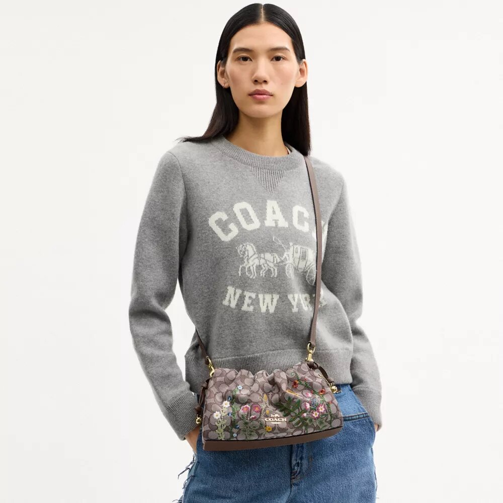 Faye-Schultertasche aus charakteristischem Jacquard mit Blumenstickerei
