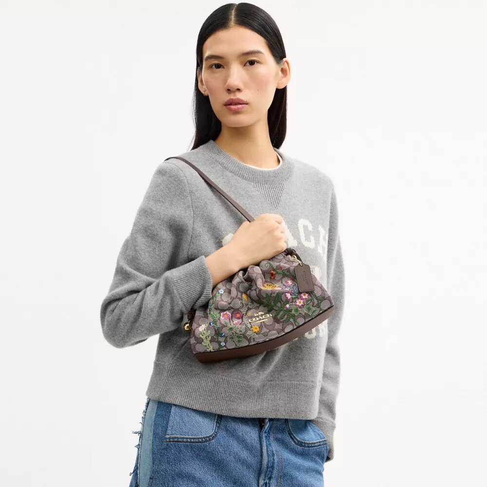 Faye-Schultertasche aus charakteristischem Jacquard mit Blumenstickerei