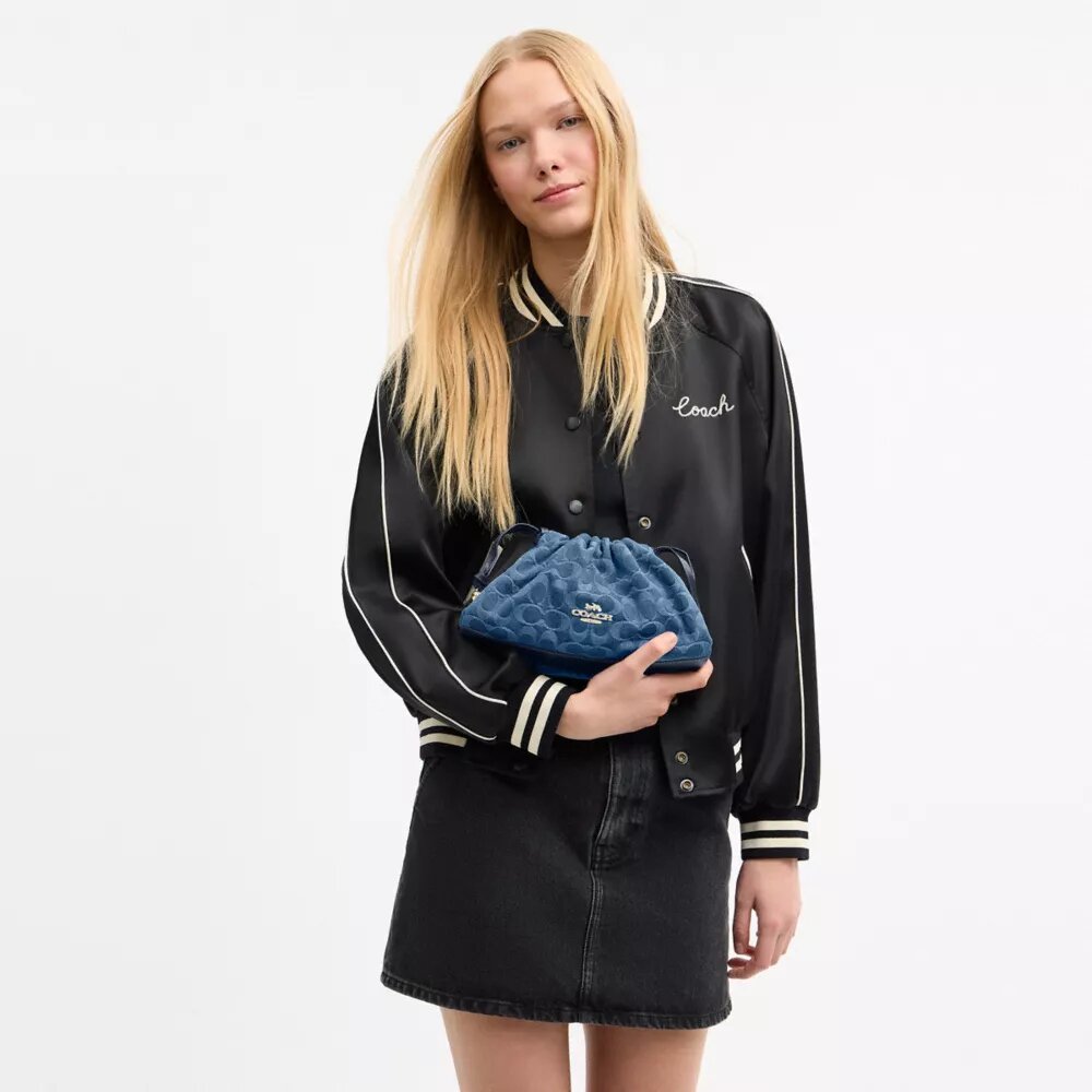 Faye-Schultertasche aus Signature-Denim