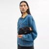 Faye-Schultertasche aus Signature-Denim