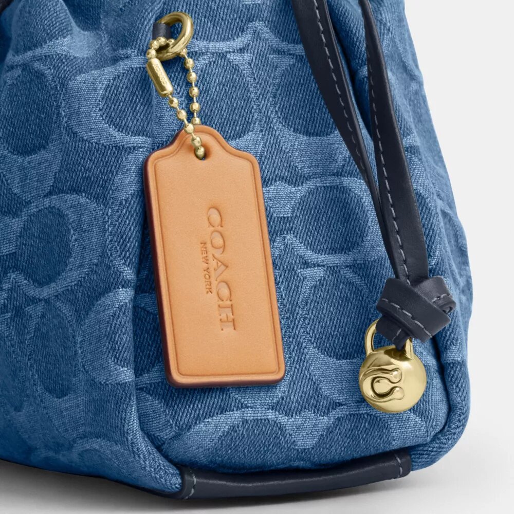 Faye-Schultertasche aus Signature-Denim