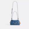 Faye-Schultertasche aus Signature-Denim