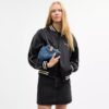 Faye-Schultertasche aus Signature-Denim