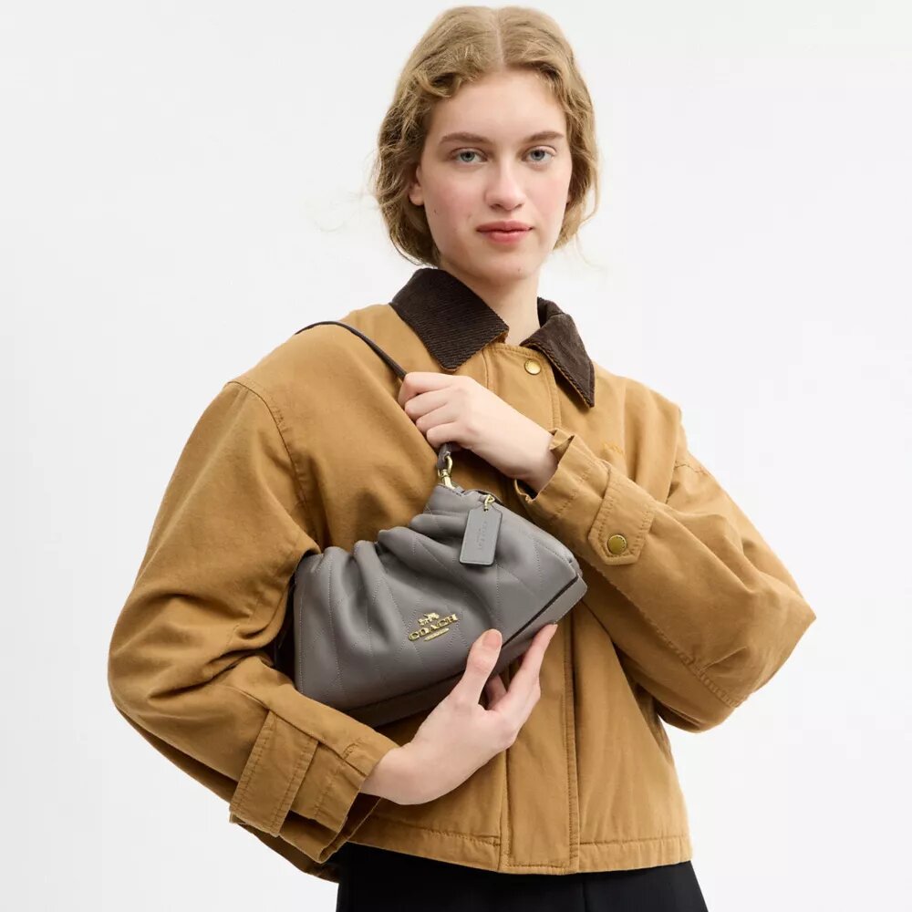 Faye-Schultertasche mit Steppung