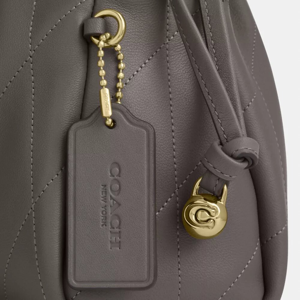 Faye-Schultertasche mit Steppung