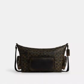 Finn-Umhängetasche mit Taschen aus dem beliebten Signature Canvas