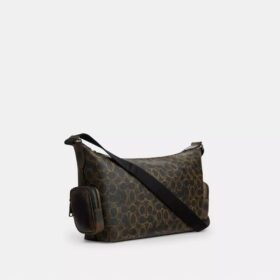 Finn-Umhängetasche mit Taschen aus dem beliebten Signature Canvas
