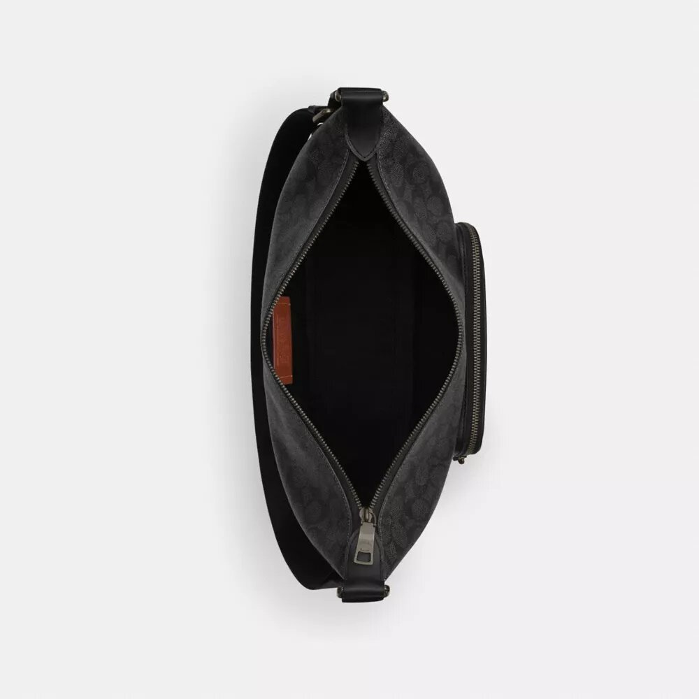Finn Umhängetasche mit Taschen aus Signature Canvas