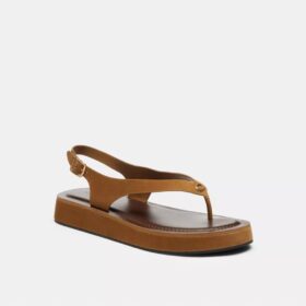 Flatform-Plateausandalen mit geformtem C