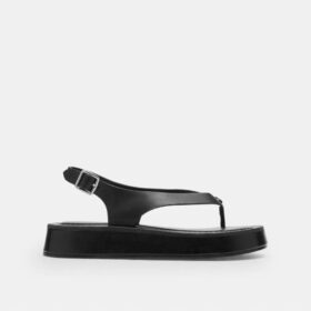 Flatform-Plateausandalen mit geformtem C