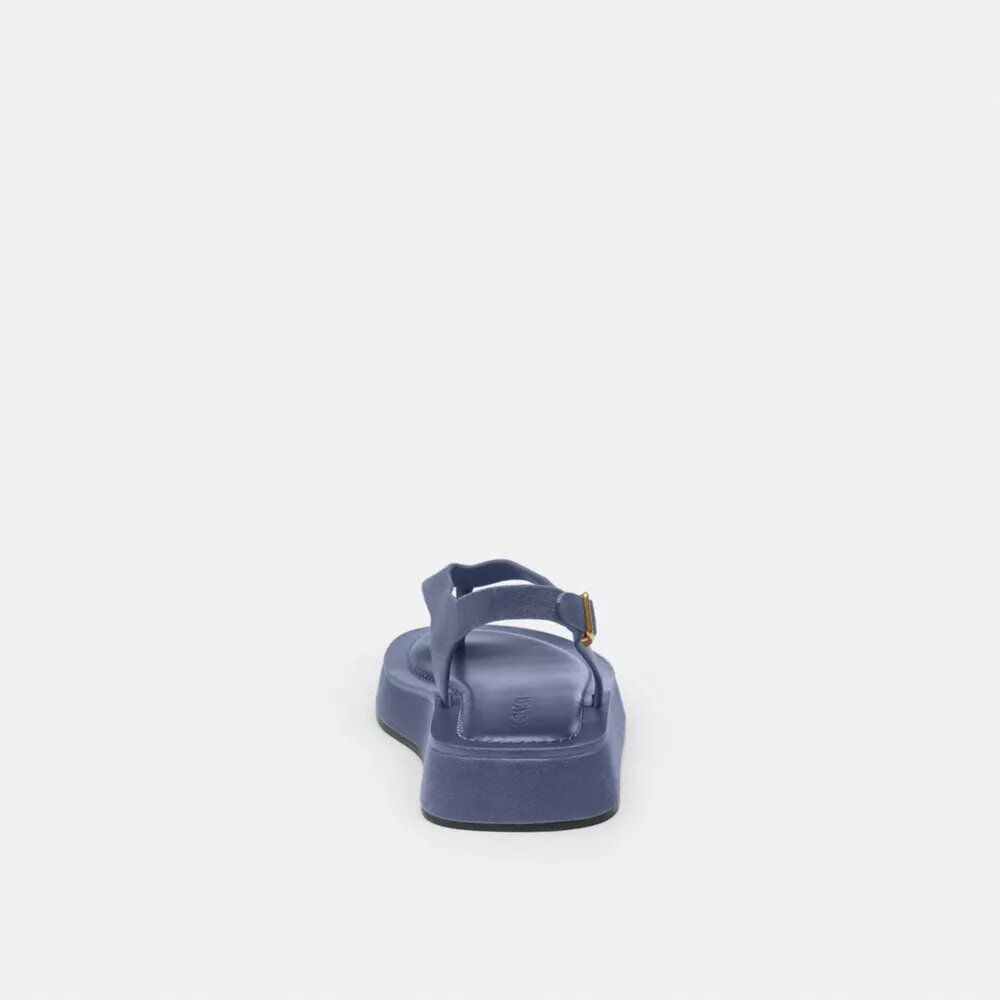Flatform-Plateausandalen mit geformtem C