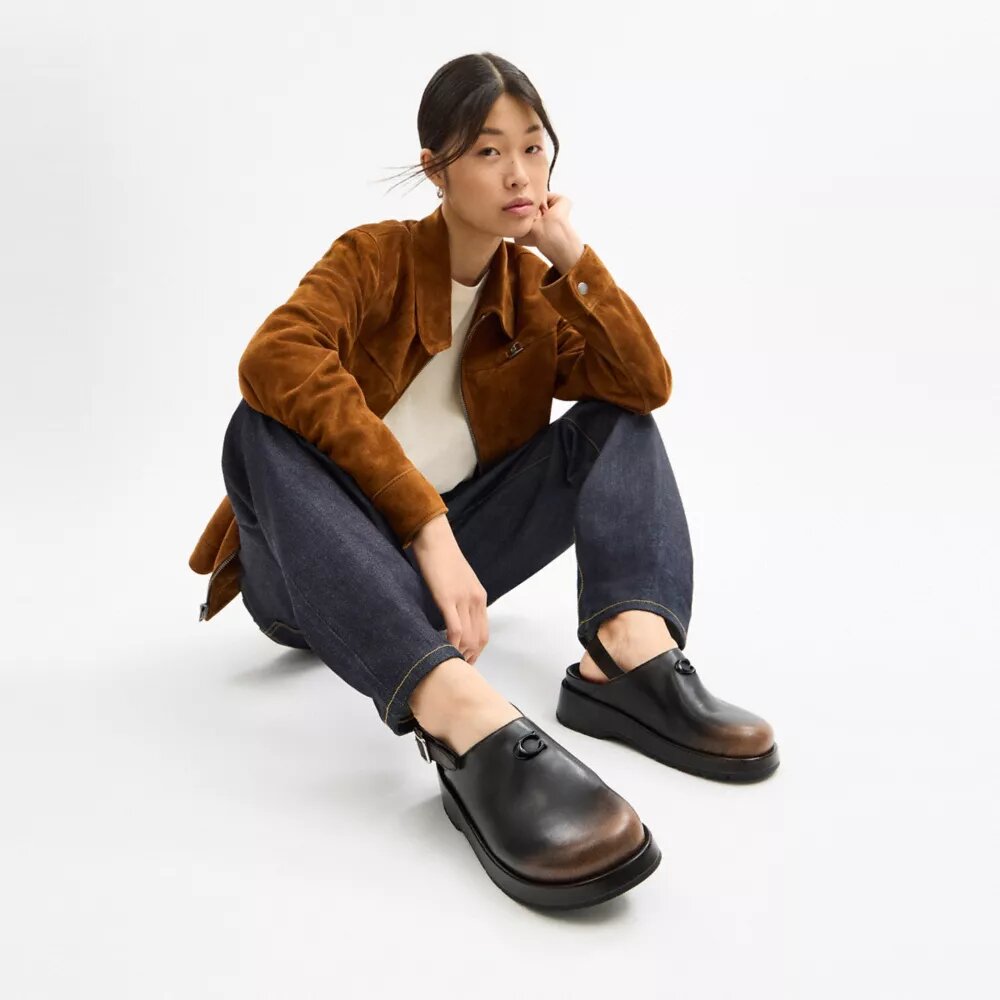 Geformte C-Plateau-Clogs aus „Loved“-Leder