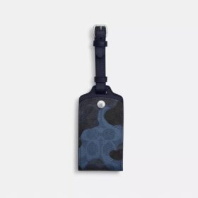 Gepäckanhänger im charakteristischen Camo-Print