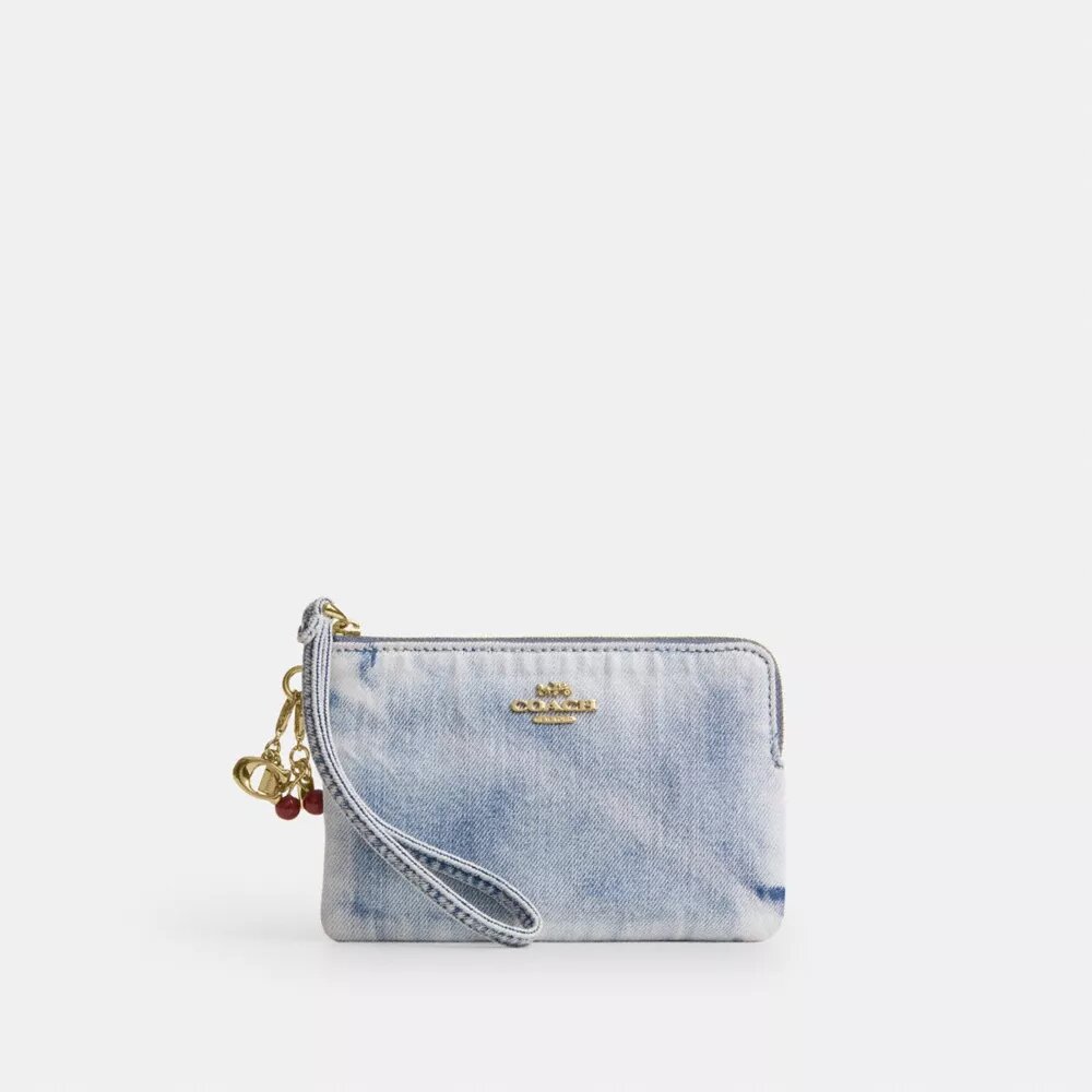 Handgelenktasche mit Reißverschluss an der Ecke aus „Loved Denim“ mit Anhängern