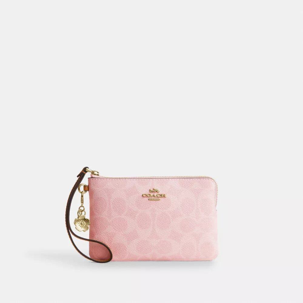 Handgelenktasche mit Reißverschluss an der Ecke aus Signature Canvas mit Anhängern