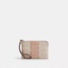 Handgelenktasche mit Reißverschluss an der Ecke aus Signature Canvas mit Streifen