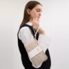Handgelenktasche mit Reißverschluss an der Ecke aus Signature Canvas mit Streifen