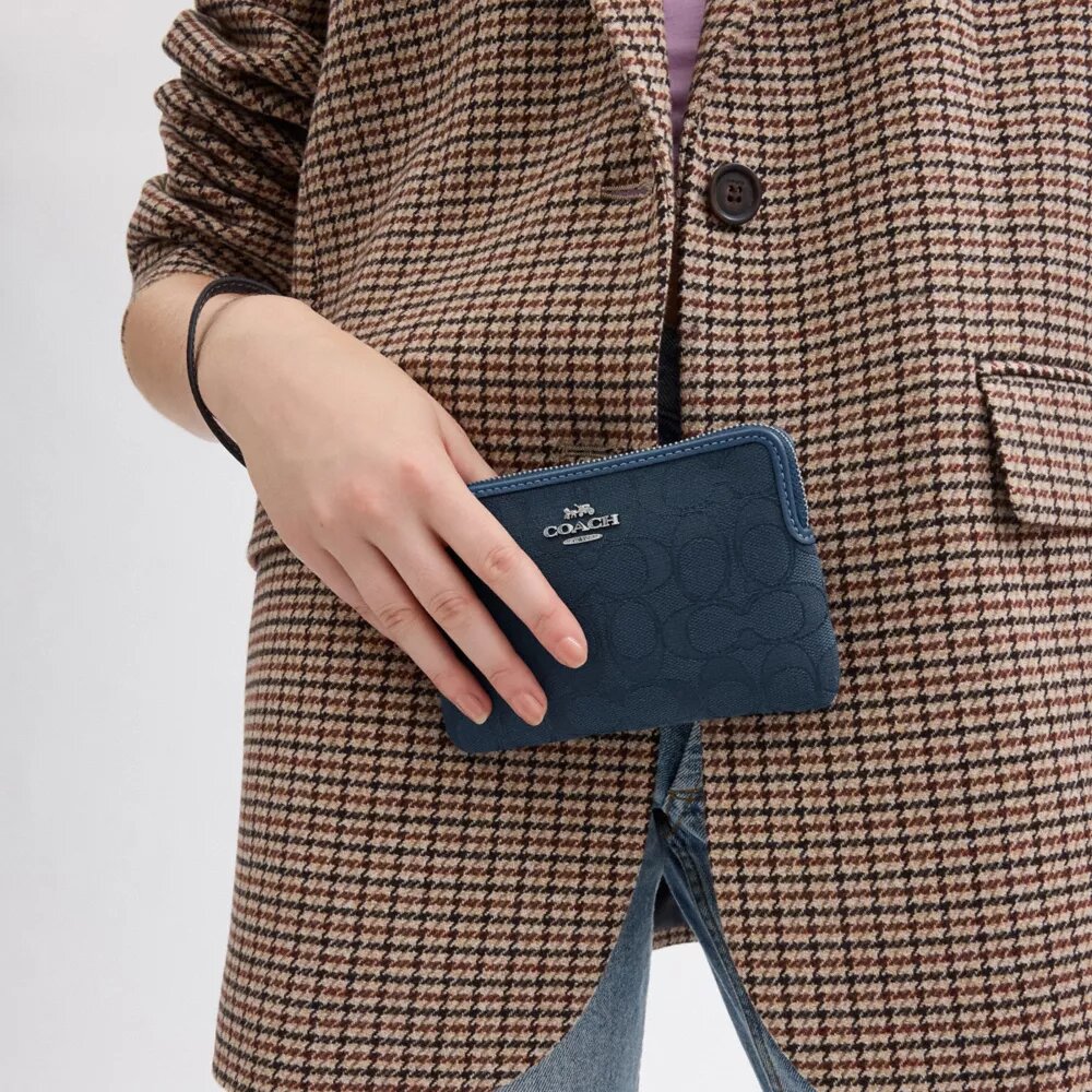 Handgelenktasche mit Reißverschluss an der Ecke aus Signature-Jacquard