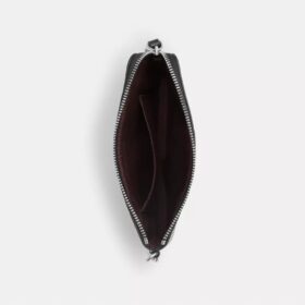 Handgelenktasche mit Reißverschluss an der Ecke aus Signature-Leder mit Herz-Anhänger