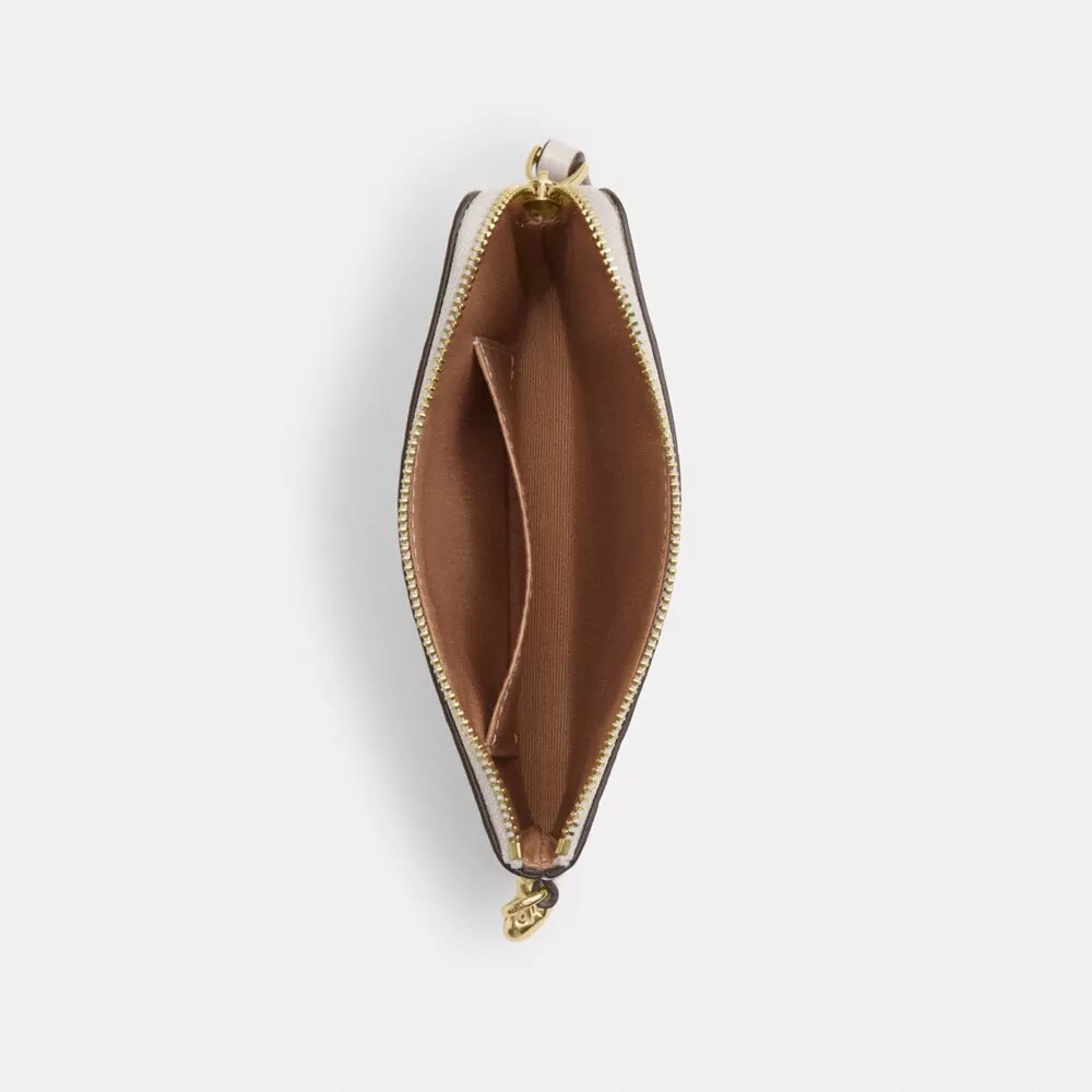 Handgelenktasche mit Reißverschluss an der Ecke aus Signature-Leder mit Herz-Anhänger