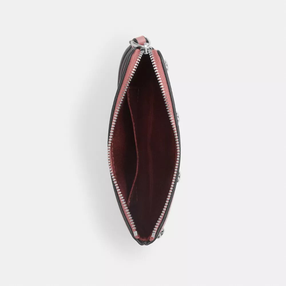 Handgelenktasche mit Reißverschluss an der Ecke und Herz-Nieten