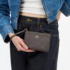 Handgelenktasche mit Reißverschluss an der Ecke und Steppung
