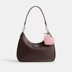 Herz-Taschenanhänger aus Signature-Leder mit Herz-Anhänger