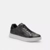 High-Top-Sneaker im charakteristischen Camo-Print