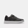 High-Top-Sneaker im charakteristischen Camo-Print
