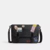 Hitch-Messenger-Tasche aus Signature Canvas mit Aufnähern