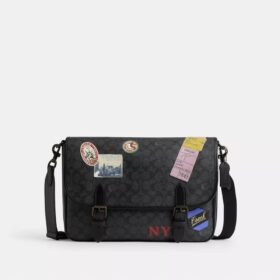 Hitch-Messenger-Tasche aus Signature Canvas mit Aufnähern