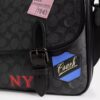 Hitch-Messenger-Tasche aus Signature Canvas mit Aufnähern
