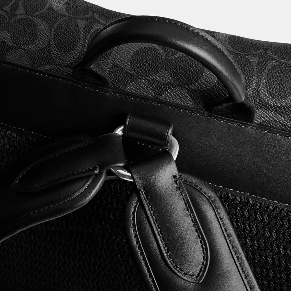 Hitch-Rucksack aus Signature Canvas