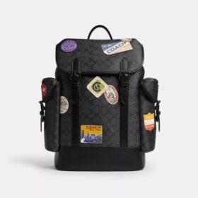 Hitch-Rucksack aus unserem Signature Canvas mit Aufnähern