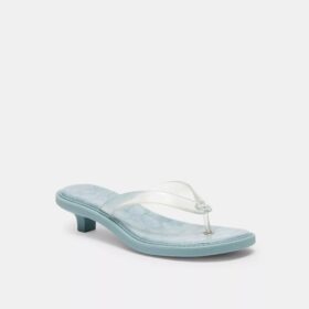 Jelly-Sandalen im charakteristischen Stil
