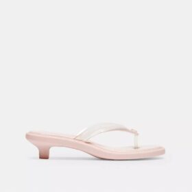 Jelly-Sandalen im charakteristischen Stil