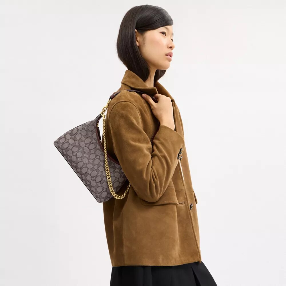 Juliet-Schultertasche 25 in Signature-Jacquard