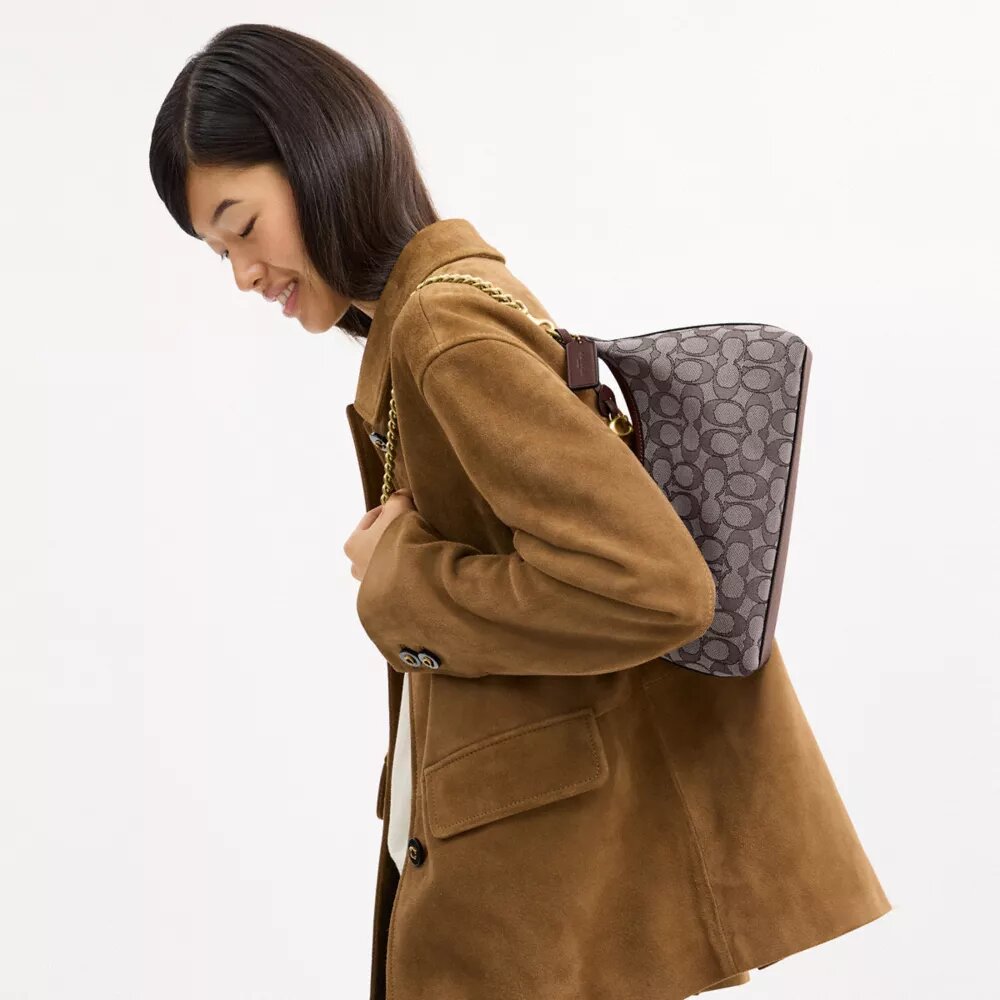 Juliet-Schultertasche 25 in Signature-Jacquard