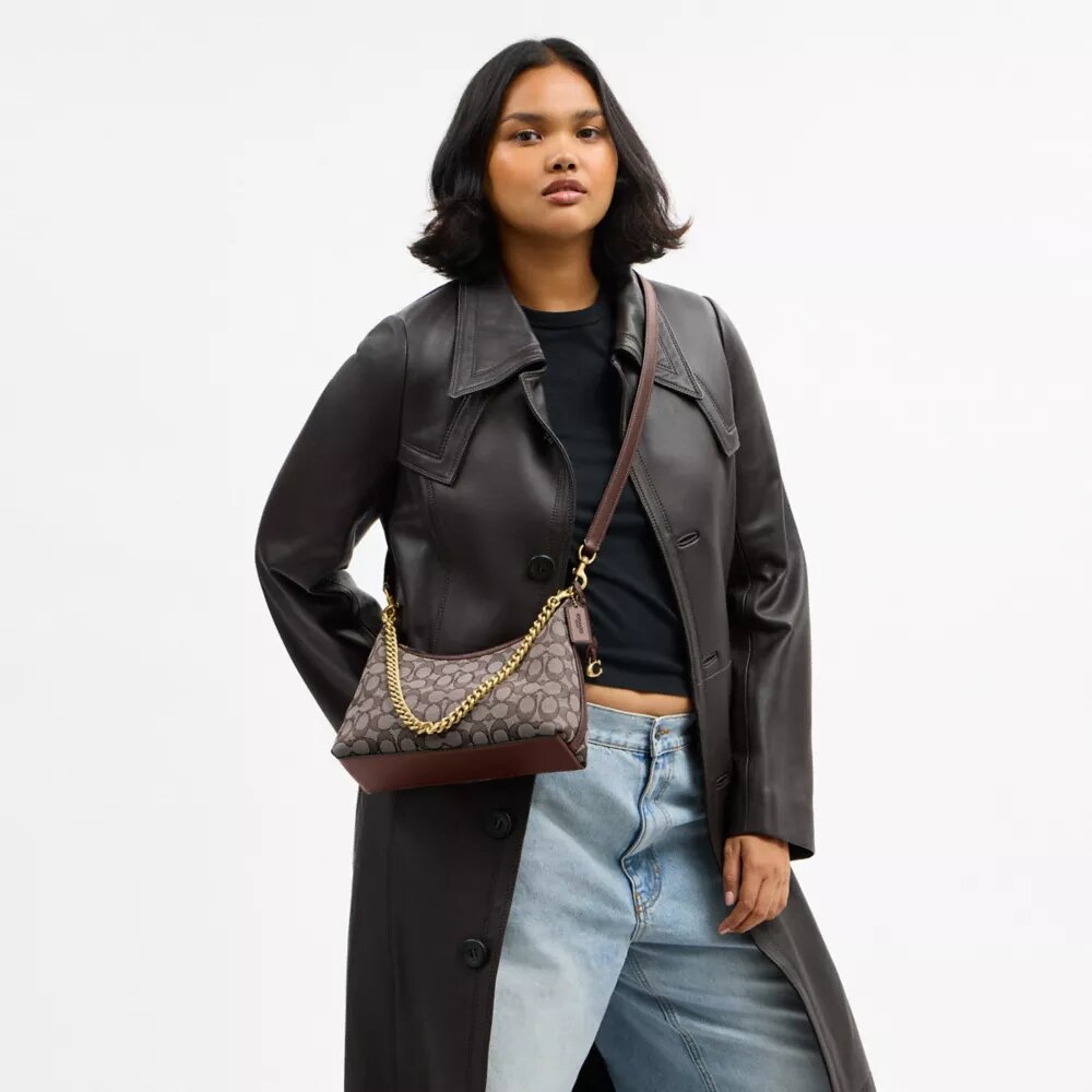 Juliet-Schultertasche 25 in Signature-Jacquard