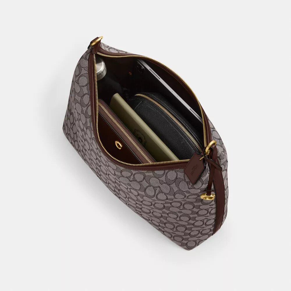 Juliet-Schultertasche 38 in charakteristischem Jacquard