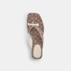 Kitten-Absatzschuh mit Schleifen-Riemchen aus charakteristischem Jacquard
