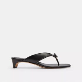 Kitten-Heel-Sandale mit Schleife am Zehensteg