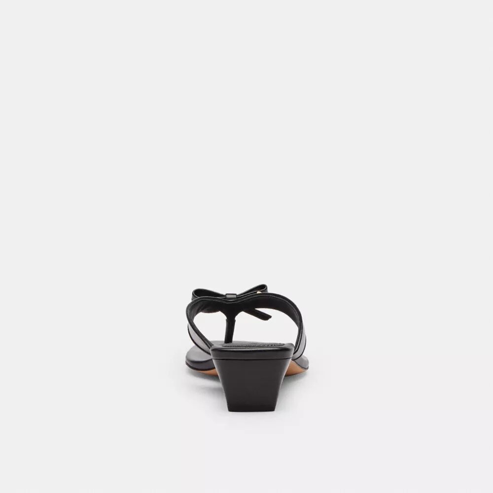 Kitten-Heel-Sandale mit Schleife am Zehensteg
