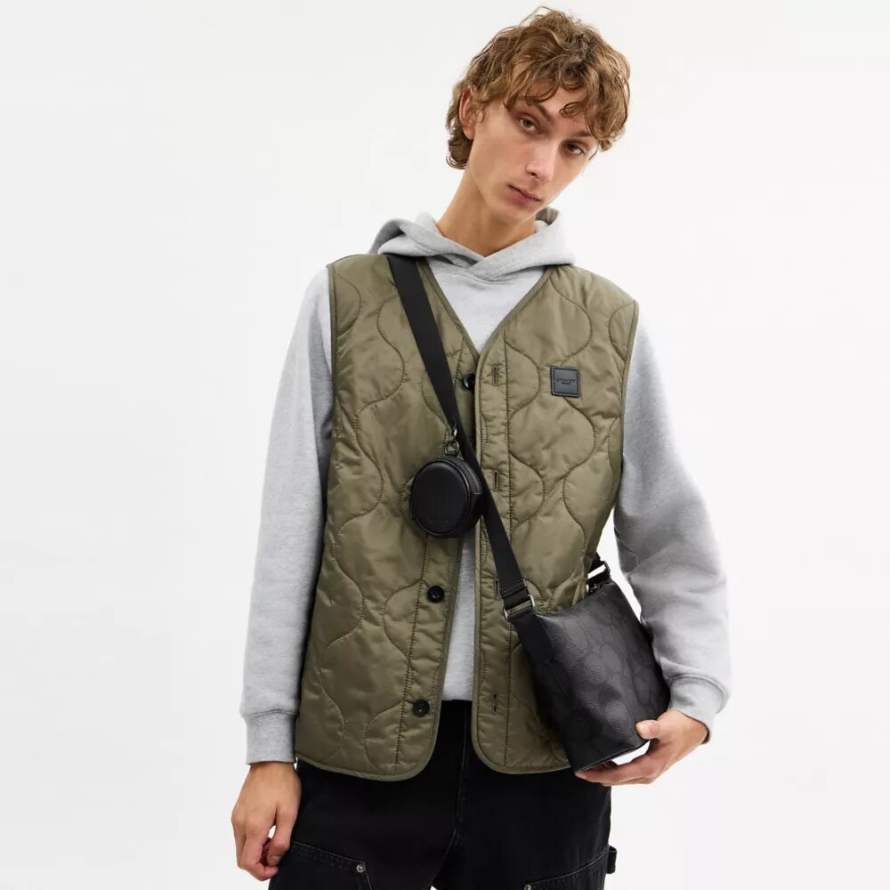 Kleine „Finn“-Umhängetasche mit Etui aus „Maxi Signature Canvas“