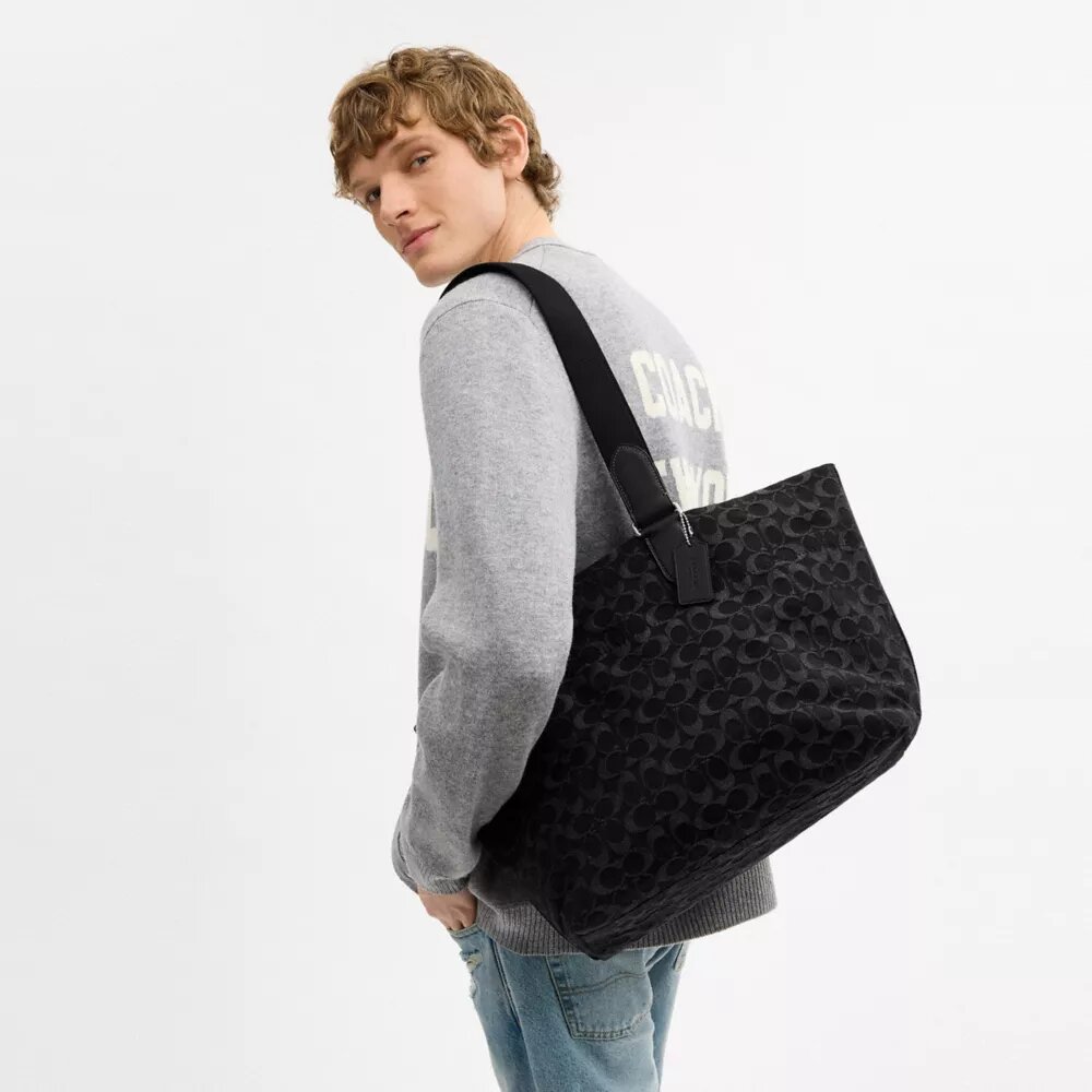 Kleine Tote-Bag im charakteristischen Denim-Look