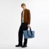 Kleine Tote-Bag im charakteristischen Denim-Look
