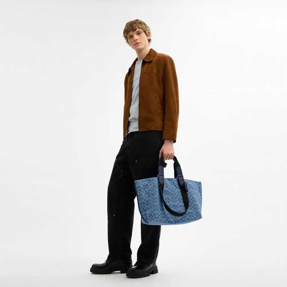 Kleine Tote-Bag im charakteristischen Denim-Look