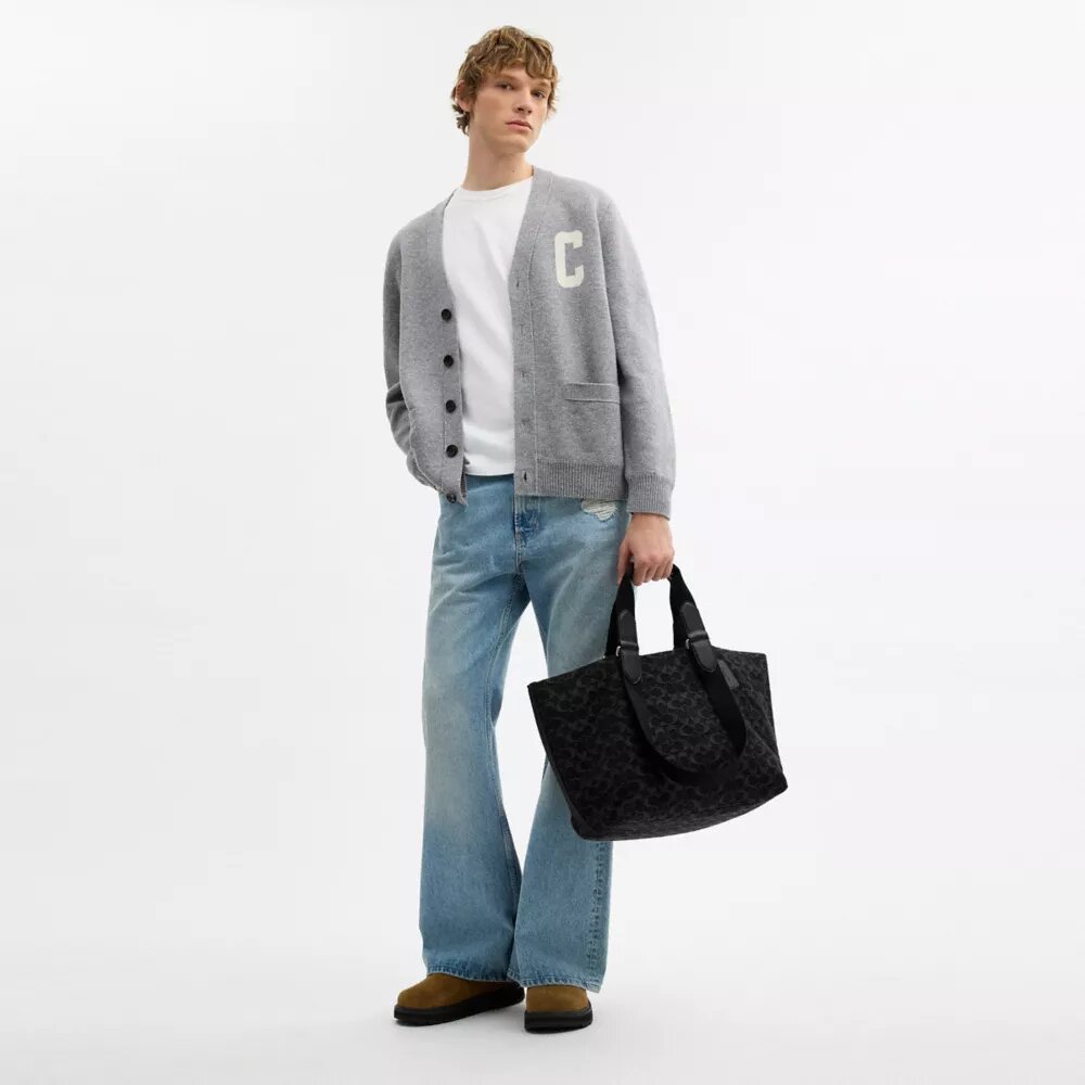 Kleine Tote-Bag im charakteristischen Denim-Look